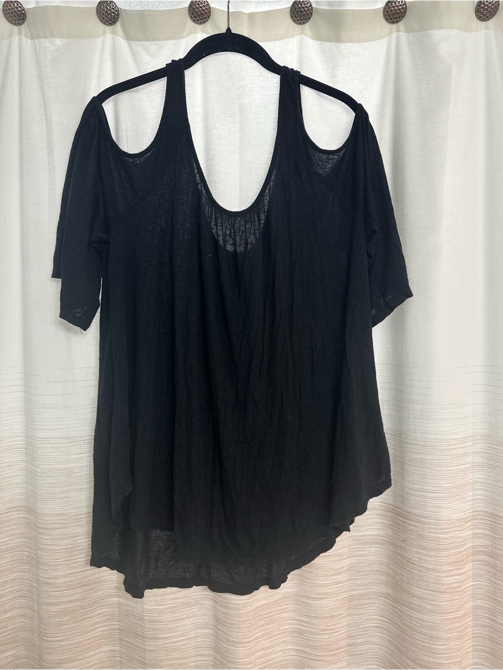 Kimchi Blue - Black Cold-Shoulder Scoop Neck Top Size M